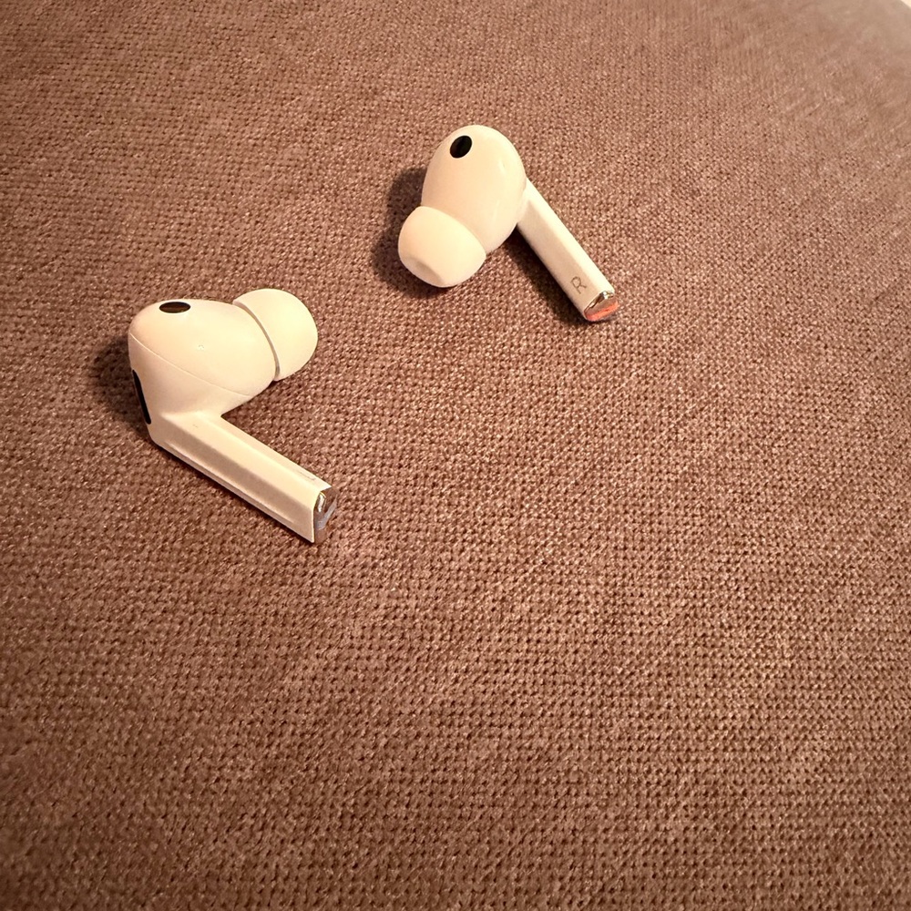 Galaxy Buds 3 Pro LIKE NEW - Picture 2 of 3